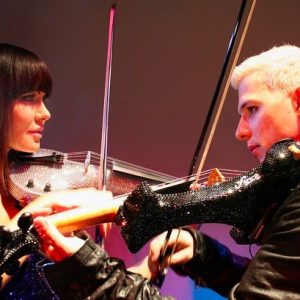 electric violinist Linzi
